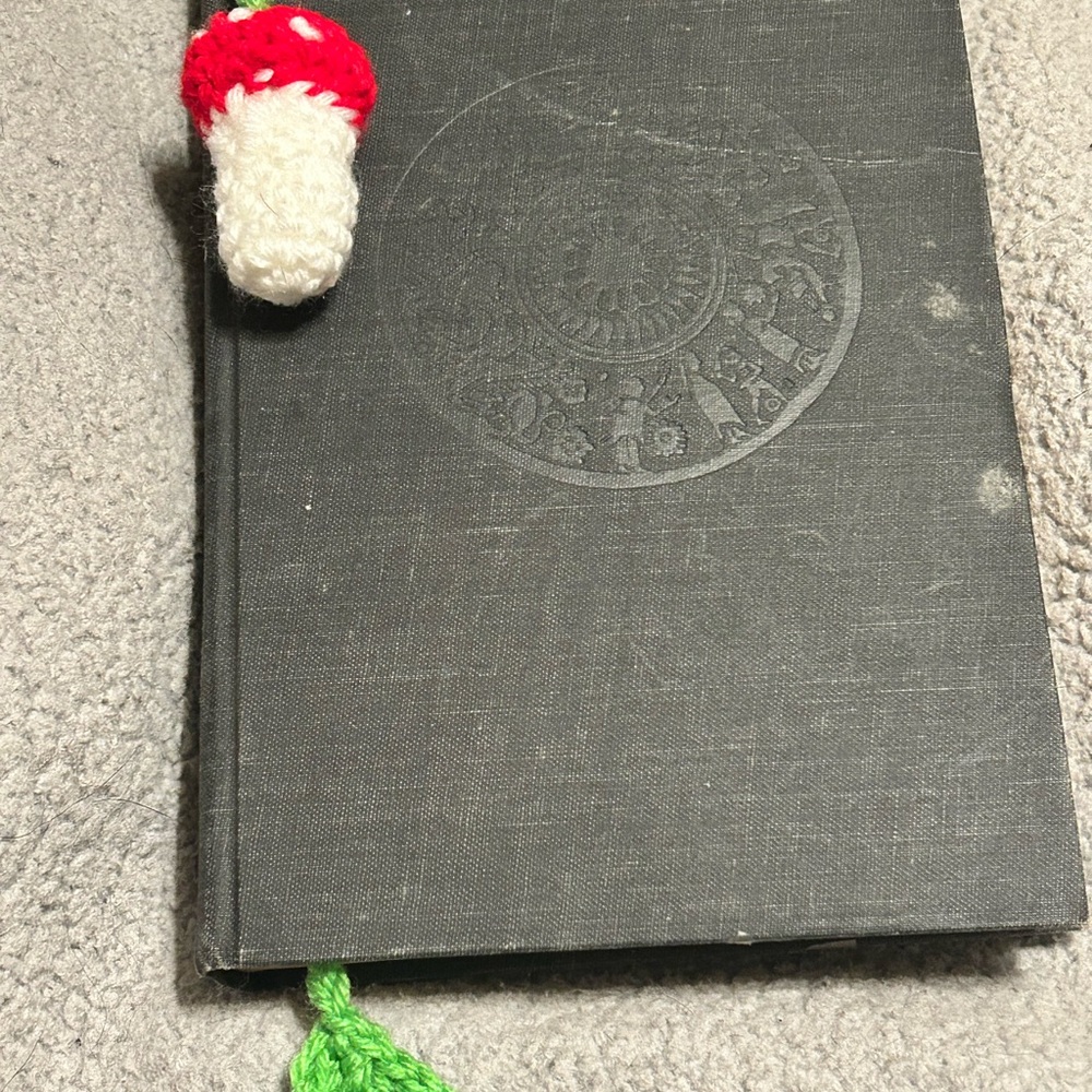 Whimsical Crochet Mushroom & Leaf Bookmark – Fairycore Reading Charm - Picture 4 of 4